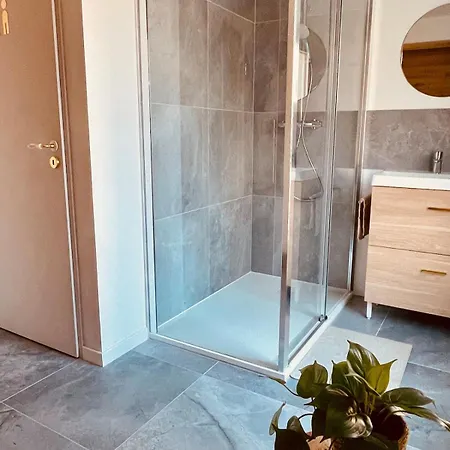 Luxurious With Sauna, Video Projector, Garden Dole